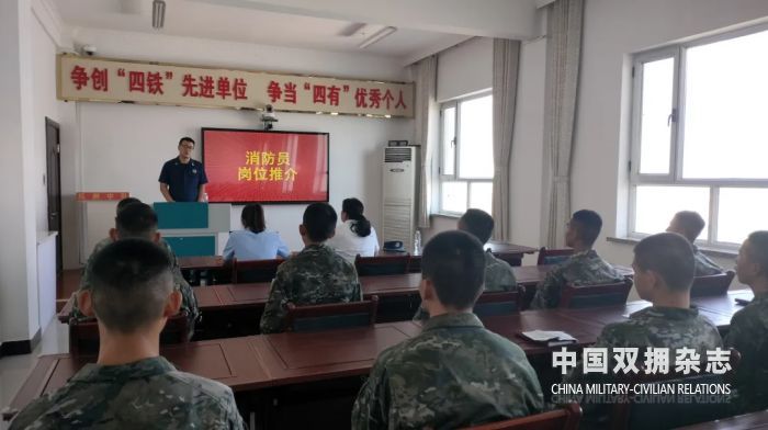 瓜州县：解答政策进军营 助力军人再起航